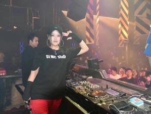 十八岁新疆女RAPPER深夜【十八岁新疆女 RAPPER 深夜在街头激情说唱】